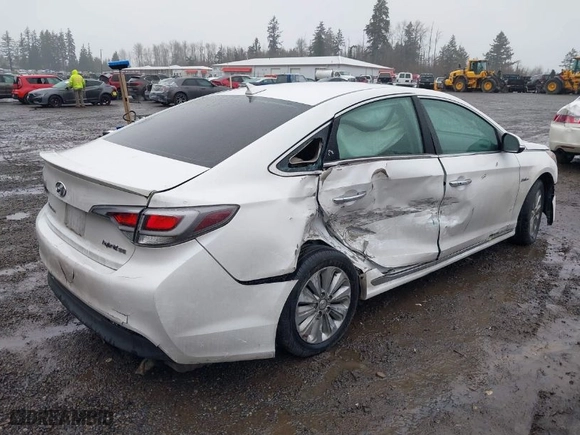 2016 Hyundai Sonata Hybrid SE with VIN KMHE24L19GA012241, listed as a IAAI auction lot 41841634 with 148,705 mi miles. Bid and sale history available at carsss.com. Image 4.