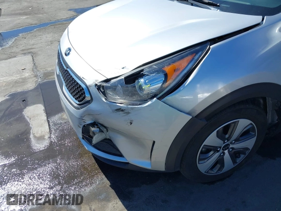 2018 Kia Niro LX with VIN KNDCB3LC9J5157481, listed as a IAAI auction lot 41682191 with 92,578 mi miles. Bid and sale history available at carsss.com. Image 6.