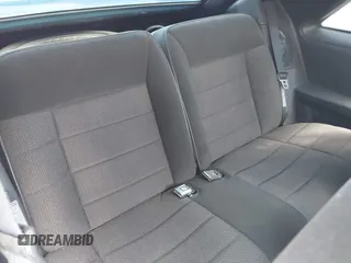 1993 Ford Mustang z VIN 1FACP41M2PF201378, wystawiony jako IAAI lot #42523660 z przebiegiem Nie podano mil oraz . Historia ofert i sprzedaży dostępna na DreamBid. Obrazek 8.