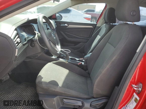 2019 Volkswagen Jetta S z VIN 3VWCB7BU1KM180098, wystawiony jako Copart lot #56937755 z przebiegiem 102 852 mil mil oraz Czysty tytuł • Clean title. Historia ofert i sprzedaży dostępna na DreamBid. Obrazek 7.