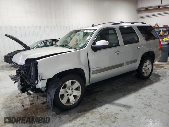 2010 GMC Yukon SLT with VIN 1GKUCCE07AR284702, listed as a Copart auction lot 71031564 with 113,708 mi miles and Salvage Title. Bid and sale history available at carsss.com. Image 1.