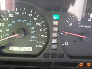 2001 Toyota Land Cruiser z VIN JTEHT05J612006883, wystawiony jako IAAI lot #42351679 z przebiegiem 177 690 mil mil oraz . Historia ofert i sprzedaży dostępna na DreamBid. Obrazek 7.