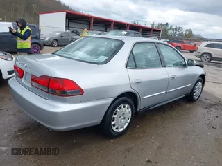 2001 Honda Accord LX z VIN 1HGCG56491A098359, wystawiony jako IAAI lot #42021768 z przebiegiem 122 121 mil mil oraz . Historia ofert i sprzedaży dostępna na DreamBid. Obrazek 4.