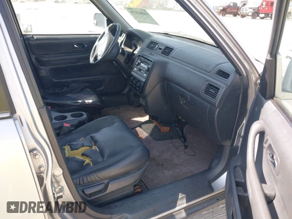 2001 Honda CR-V SE with VIN JHLRD187X1C031780, listed as a IAAI auction lot 41843270 with 220,901 mi miles. Bid and sale history available at carsss.com. Image 5.