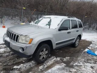 2006 Jeep Grand Cherokee Laredo with VIN 1J4GR48K86C315017, listed as a IAAI auction lot 41573109 with 224,127 mi miles. Bid and sale history available at carsss.com. Image 2.
