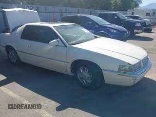1996 Cadillac Eldorado Touring ETC z VIN 1G6ET1293TU613177, wystawiony jako IAAI lot #42531262 z przebiegiem 165 229 mil mil oraz . Historia ofert i sprzedaży dostępna na DreamBid. Obrazek 1.