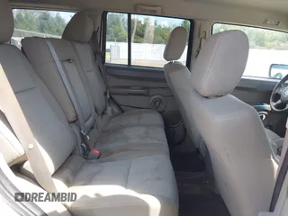 2007 Jeep Commander Sport z VIN 1J8HG48P17C695954, wystawiony jako IAAI lot #42106559 z przebiegiem Nie podano mil oraz . Historia ofert i sprzedaży dostępna na DreamBid. Obrazek 8.