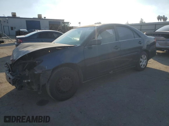 2004 Toyota Camry LE z VIN 4T1BE32K64U329578, wystawiony jako Copart lot #85528744 z przebiegiem Nie podano mil oraz Czysty tytuł • Clean title. Historia ofert i sprzedaży dostępna na DreamBid. Obrazek 1.
