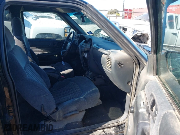2001 Chevrolet S-10 LS with VIN 1GCCS19W718230397, listed as a IAAI auction lot 41293765 with 151,578 mi miles and . Bid and sale history available at DreamBid. Image 5.