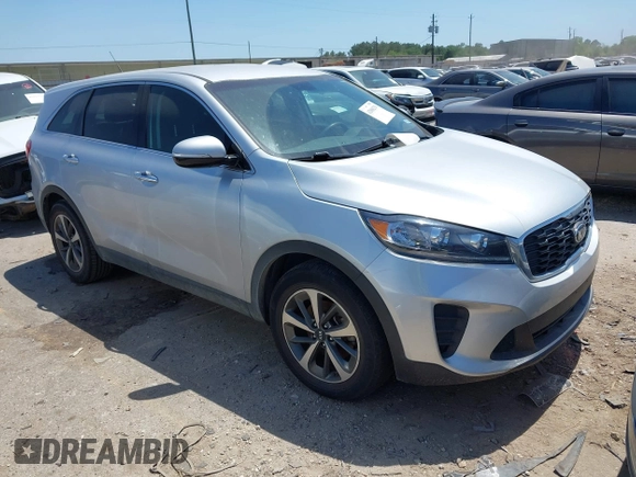 2020 Kia Sorento S z VIN 5XYPG4A58LG669899, wystawiony jako IAAI lot #42006231 z przebiegiem 58 268 mil mil oraz . Historia ofert i sprzedaży dostępna na DreamBid. Obrazek 1.