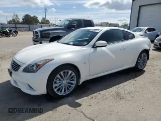 2014 Infiniti Q60 z VIN JN1CV6EL2EM131888, wystawiony jako Copart lot #56898315 z przebiegiem 63 711 mil mil oraz Szkoda całkowita • Salvage title. Historia ofert i sprzedaży dostępna na DreamBid. Obrazek 1.