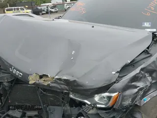 2017 Jeep Grand Cherokee Laredo z VIN 1C4RJFAG2HC901982, wystawiony jako IAAI lot #42605154 z przebiegiem 151 646 mil mil oraz . Historia ofert i sprzedaży dostępna na DreamBid. Obrazek 19.