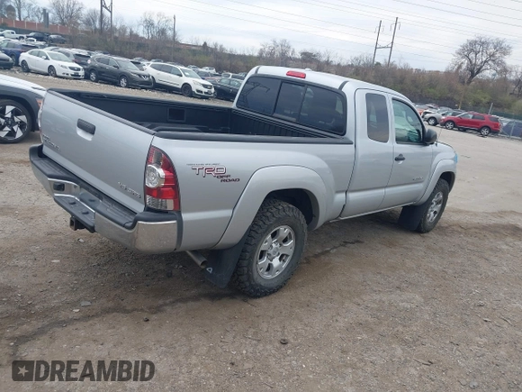 2009 Toyota Tacoma with VIN 5TEUU42NX9Z633141, listed as a IAAI auction lot 41911512 with 102,602 mi miles. Bid and sale history available at carsss.com. Image 4.