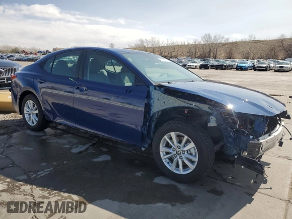 2025 Toyota Camry LE z VIN 4T1DAACK1SU081549, wystawiony jako Copart lot #51345935 z przebiegiem 7 289 mil mil oraz Szkoda całkowita • Salvage title. Historia ofert i sprzedaży dostępna na DreamBid. Obrazek 4.