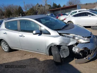 2015 Nissan LEAF SV with VIN 1N4AZ0CP6FC320049, listed as a IAAI auction lot 41645954 with 147,357 mi miles. Bid and sale history available at carsss.com. Image 13.