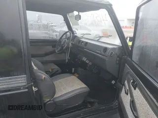 1986 Suzuki Samurai z VIN JS4JC51C4G4118117, wystawiony jako IAAI lot #41589925 z przebiegiem 70 607 mil mil oraz . Historia ofert i sprzedaży dostępna na DreamBid. Obrazek 5.