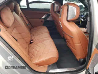 2023 BMW i7 xDrive60 z VIN WBY53EJ06PCN87689, wystawiony jako Copart lot #40098604 z przebiegiem 1737 mil mil oraz . Historia ofert i sprzedaży dostępna na DreamBid. Obrazek 10.