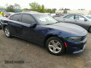 2015 Dodge Charger SE z VIN 2C3CDXBG2FH775848, wystawiony jako IAAI lot #40267936 z przebiegiem 108 720 mil mil oraz . Historia ofert i sprzedaży dostępna na DreamBid. Obrazek 1.