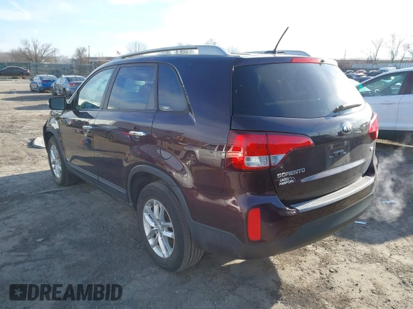 2015 Kia Sorento LX with VIN 5XYKTDA70FG580629, listed as a IAAI auction lot 41623587 with 105,266 mi miles. Bid and sale history available at carsss.com. Image 3.
