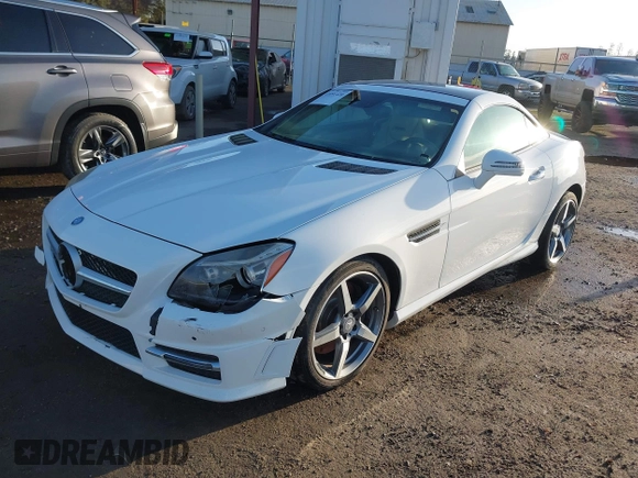 2015 Mercedes-Benz SLK-Class SLK 250 with VIN WDDPK4HA8FF111565, listed as a IAAI auction lot 41091420 with 37,873 mi miles. Bid and sale history available at carsss.com. Image 18.