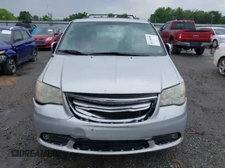 2011 Chrysler Town & Country Touring L z VIN 2A4RR8DG6BR758334, wystawiony jako IAAI lot #42138668 z przebiegiem 182 164 mil mil oraz . Historia ofert i sprzedaży dostępna na DreamBid. Obrazek 6.