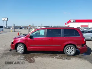 2013 Chrysler Town & Country Touring z VIN 2C4RC1BG7DR777172, wystawiony jako IAAI lot #41780881 z przebiegiem 196 768 mil mil oraz . Historia ofert i sprzedaży dostępna na DreamBid. Obrazek 14.