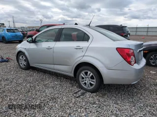 2012 Chevrolet Sonic LT z VIN 1G1JD5SH2C4164834, wystawiony jako Copart lot #53425665 z przebiegiem 89 043 mil mil oraz Szkoda całkowita • Salvage title. Historia ofert i sprzedaży dostępna na DreamBid. Obrazek 2.