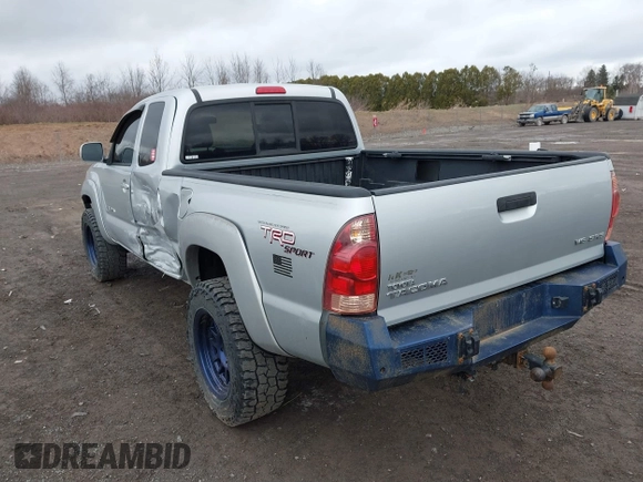 2006 Toyota Tacoma with VIN 5TEUU42N26Z153137, listed as a IAAI auction lot 41802170 with 206,156 mi miles. Bid and sale history available at carsss.com. Image 3.