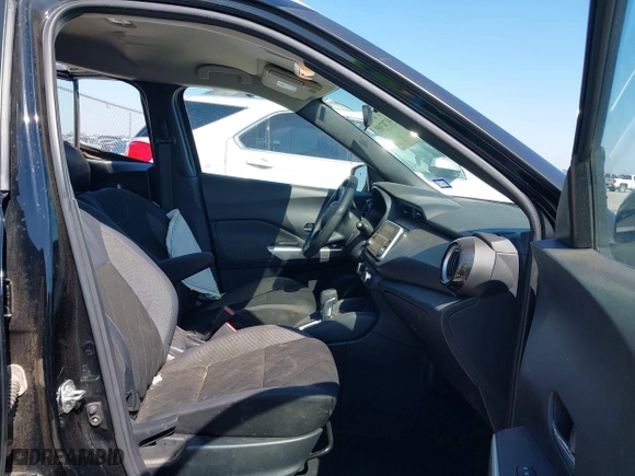 2019 Nissan Kicks S with VIN 3N1CP5CU6KL509670, listed as a IAAI auction lot 41787105 with 94,759 mi miles. Bid and sale history available at carsss.com. Image 5.