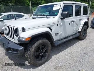 2021 Jeep Wrangler Unlimited Sahara z VIN 1C4HJXEN6MW764662, wystawiony jako IAAI lot #42494617 z przebiegiem 81 954 mil mil oraz . Historia ofert i sprzedaży dostępna na DreamBid. Obrazek 2.