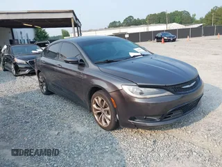 2015 Chrysler 200 S z VIN 1C3CCCBBXFN619371, wystawiony jako IAAI lot #42404061 z przebiegiem 176 307 mil mil oraz . Historia ofert i sprzedaży dostępna na DreamBid. Obrazek 1.