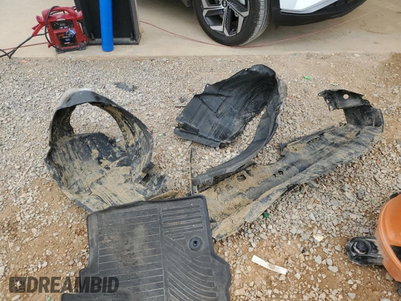 2020 Toyota Sienna LE Auto Access Seat with VIN 5TDKZ3DC7LS070827, listed as a Copart auction lot 45071994 with 101,563 mi miles and Salvage title. Bid and sale history available at DreamBid. Image 13.