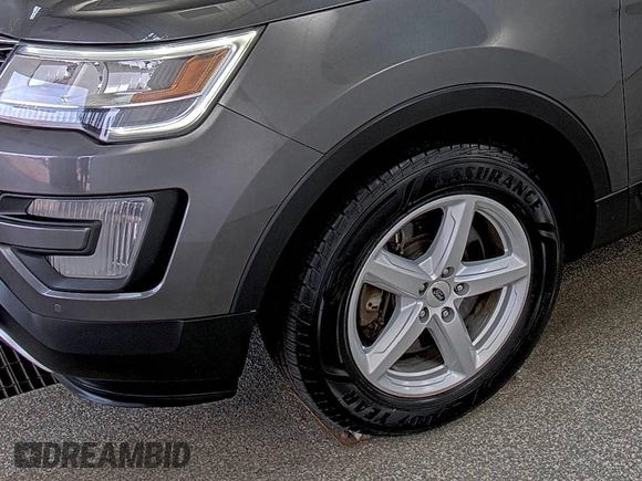 2017 Ford Explorer XLT z VIN 1FM5K8D89HGD08040, wystawiony jako IAAI lot #42516623 z przebiegiem 50 937 mil mil oraz . Historia ofert i sprzedaży dostępna na DreamBid. Obrazek 2.