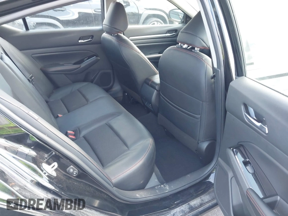 2024 Nissan Altima SR z VIN 1N4BL4CV0RN372815, wystawiony jako IAAI lot #42436563 z przebiegiem 35 231 mil mil oraz . Historia ofert i sprzedaży dostępna na DreamBid. Obrazek 8.