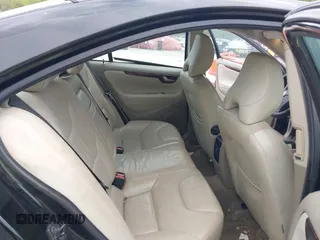 2005 Volvo S60 with VIN YV1RS592052430958, listed as a IAAI auction lot 42115131 with 187,424 mi miles. Bid and sale history available at carsss.com. Image 8.