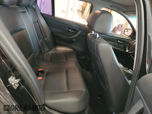 2011 BMW 3 Series 328i xDrive z VIN WBAPK7C59BF087113, wystawiony jako Copart lot #59184715 z przebiegiem Nie podano mil oraz Czysty tytuł • Clean title. Historia ofert i sprzedaży dostępna na DreamBid. Obrazek 10.