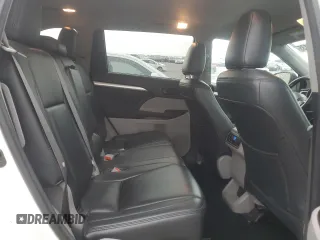 2018 Toyota Highlander LE with VIN 5TDZARFH0JS039501, listed as a Copart auction lot 59581135 with 103,389 mi miles and Salvage title. Bid and sale history available at DreamBid. Image 11.