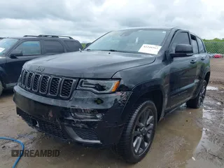 2018 Jeep Grand Cherokee Overland z VIN 1C4RJFCT2JC234220, wystawiony jako IAAI lot #42240365 z przebiegiem 84 753 mil mil oraz . Historia ofert i sprzedaży dostępna na DreamBid. Obrazek 17.
