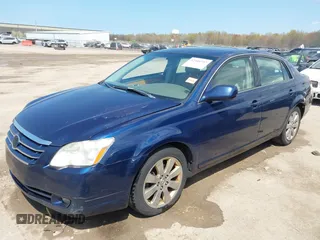 2007 Toyota Avalon XL z VIN 4T1BK36B47U181177, wystawiony jako IAAI lot #42104757 z przebiegiem 391 116 mil mil oraz . Historia ofert i sprzedaży dostępna na DreamBid. Obrazek 18.