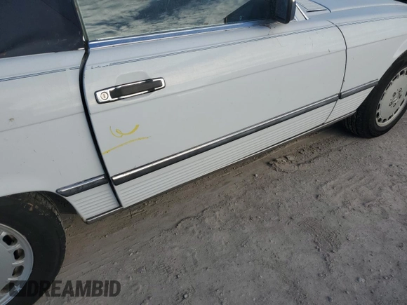 1989 Mercedes-Benz 560 SL z VIN WDBBA48DXKA096297, wystawiony jako Copart lot #75597074 z przebiegiem 70 152 mil mil oraz Szkoda całkowita • Salvage title. Historia ofert i sprzedaży dostępna na DreamBid. Obrazek 12.