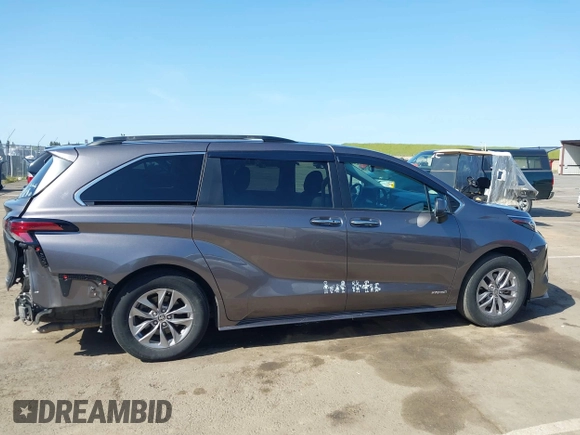 2021 Toyota Sienna XLE with VIN 5TDYSKFC4MS035573, listed as a IAAI auction lot 41988128 with 39,110 mi miles. Bid and sale history available at carsss.com. Image 14.