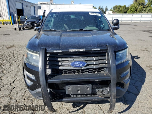 2017 Ford Police Interceptor Utility z VIN 1FM5K8AR4HGB93019, wystawiony jako Copart lot #54857095 z przebiegiem Nie podano mil oraz Czysty tytuł • Clean title. Historia ofert i sprzedaży dostępna na DreamBid. Obrazek 5.