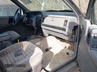 1993 Jeep Grand Cherokee Laredo with VIN 1J4GZ58S1PC680016, listed as a IAAI auction lot 41813392 with 149,520 mi miles. Bid and sale history available at carsss.com. Image 5.