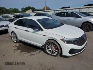 2024 Volkswagen Jetta GLI 40th Anniversary Edition z VIN 3VW8T7BU4RM027535, wystawiony jako Copart lot #64557924 z przebiegiem 16 010 mil mil oraz Szkoda całkowita • Salvage title. Historia ofert i sprzedaży dostępna na DreamBid. Obrazek 4.