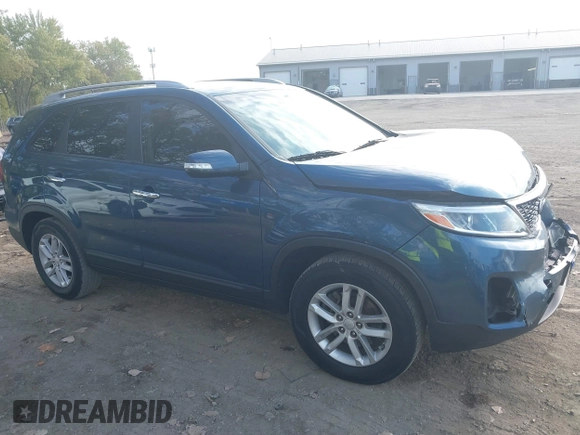 2014 Kia Sorento LX with VIN 5XYKT4A6XEG510139, listed as a IAAI auction lot 40438670 with 155,854 mi miles. Bid and sale history available at carsss.com. Image 1.