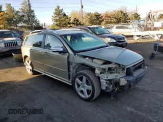 2009 Volvo V50 2.5T R-Design with VIN YV1MJ672692461823, listed as a Copart auction lot 78099044 with 110,331 mi miles and Salvage Title. Bid and sale history available at carsss.com. Image 4.