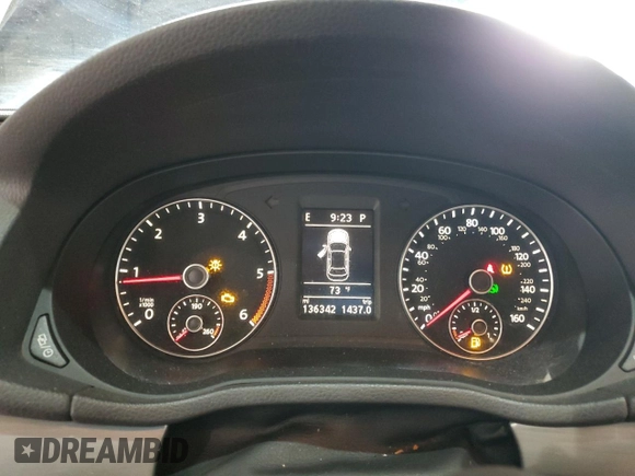 2015 Volkswagen Passat SE with VIN 1VWBV7A33FC043196, listed as a Copart auction lot 56210725 with 136,342 mi miles and Salvage title. Bid and sale history available at DreamBid. Image 9.