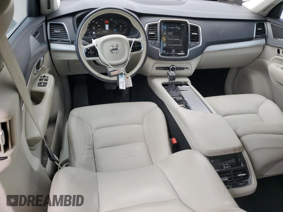 2021 Volvo XC90 Momentum z VIN YV4102CK1M1715623, wystawiony jako Copart lot #45791465 z przebiegiem 54 152 mil mil oraz Szkoda całkowita • Salvage title. Historia ofert i sprzedaży dostępna na DreamBid. Obrazek 8.