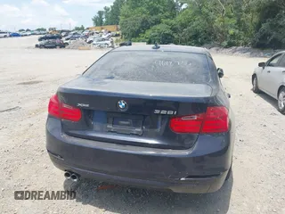2015 BMW 3 Series 328i xDrive с VIN WBA3B5C54FF961859, выставлен на аукционе IAAI как лот 42647467 с пробегом Не указан миль и . История ставок и продаж доступна на DreamBid. Изображение 15.