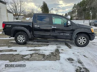 2005 Nissan Titan LE with VIN 1N6AA07B85N550031, listed as a Copart auction lot 43530985 with 165,496 mi miles and Clean Title. Bid and sale history available at carsss.com. Image 1.